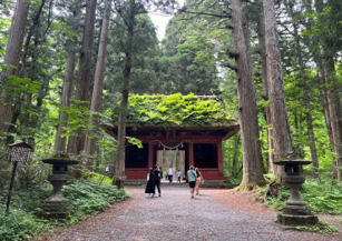 戸隠神社の随神門