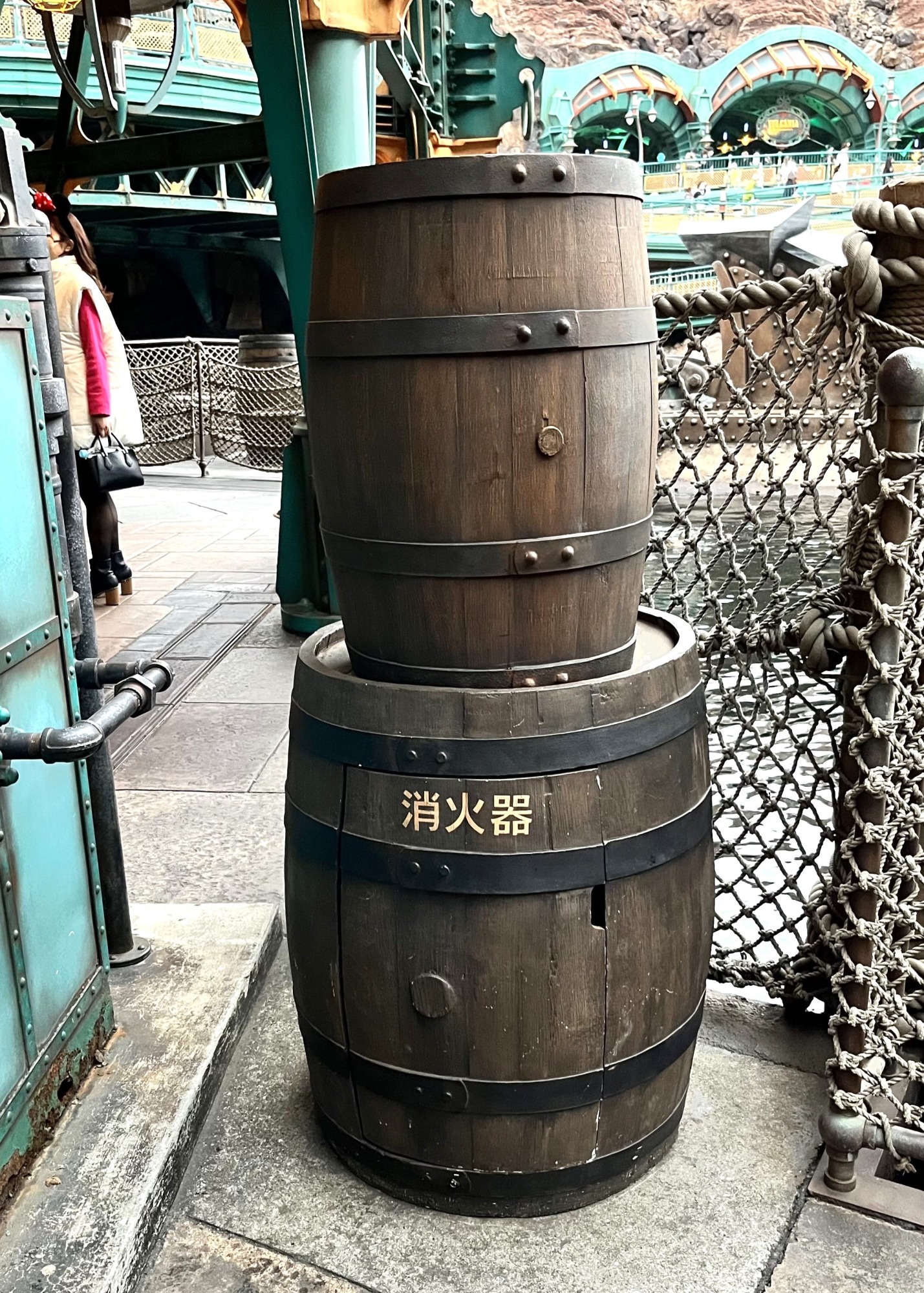 違ったモチーフの消火器
