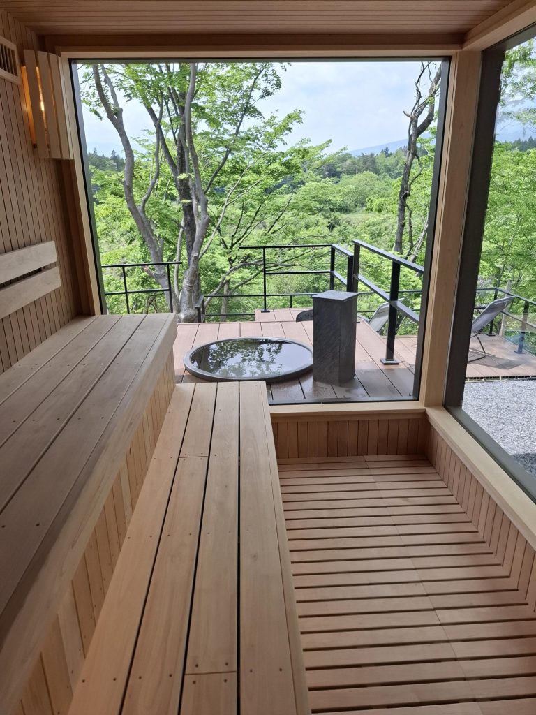 四季折々の景色を楽しみながら入ることの出来るサウナ
