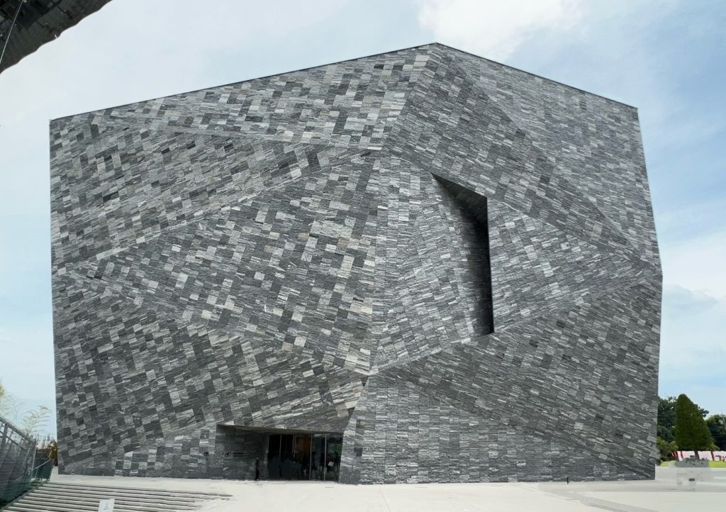 埼玉県所沢市にある角川武蔵野ミュージアム