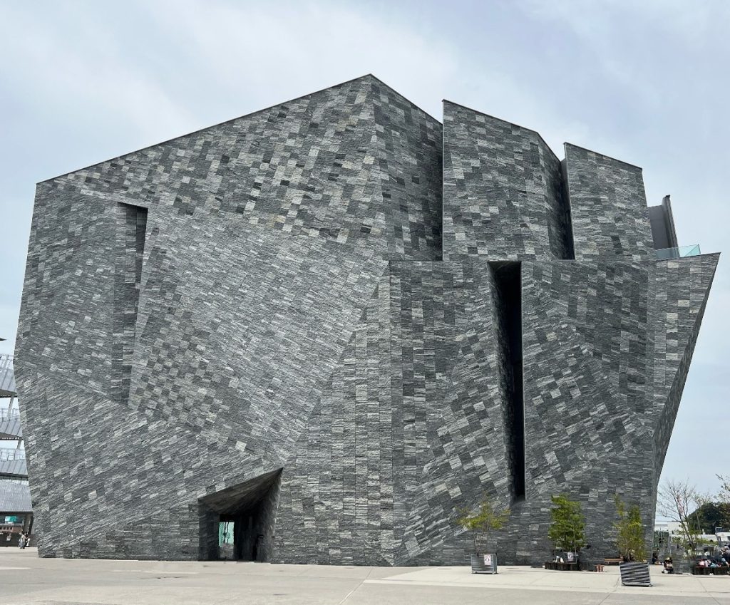 図書館・美術館・博物館が融合した文化複合施設