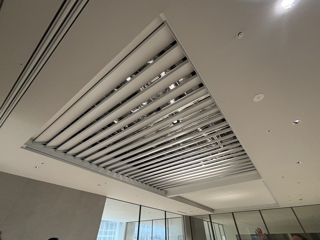 回転するルーバー