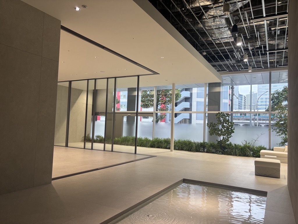 コーナー仕様のパノラマウィンドウ